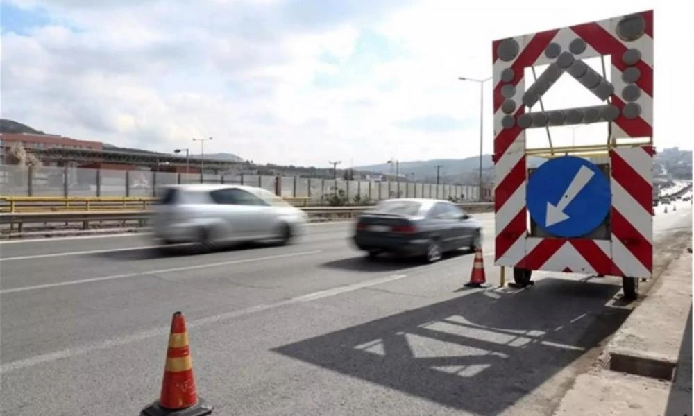 Διακοπή κυκλοφορίας στη λεωφόρο Μαρκοπούλου εξαιτίας τροχαίου